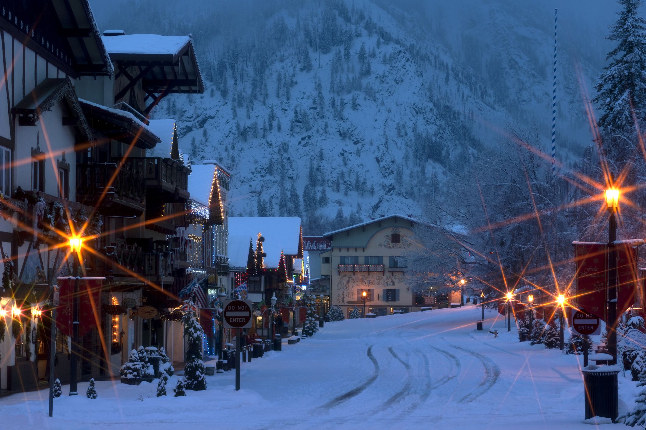 30 Charming Christmas Towns 2022 - Best Christmas Cities in U.S.
